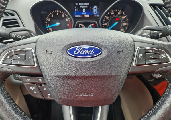Ford Kuga cena 61900 przebieg: 120000, rok produkcji 2017 z Warszawa małe 211